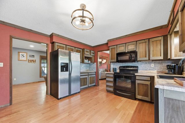 1 Valley View Dr, Goddard, KS 67052