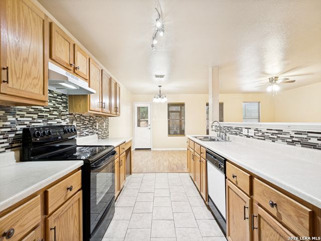 818 Creek Pebble, San Antonio, TX 78253