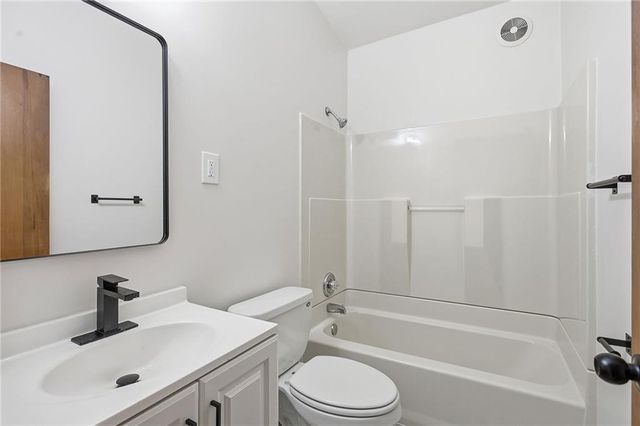 8625 E 73rd Terrace, Kansas City, MO 64133