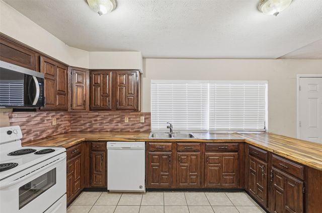 7717 Bermejo Road 1, Fort Worth, TX 76112