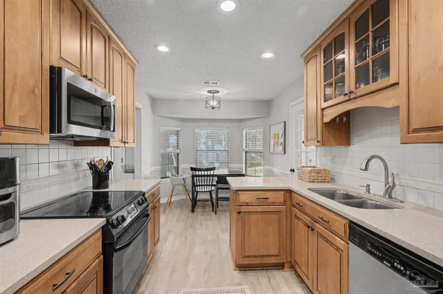 5121 Rowe Trl, Pace, FL 32571