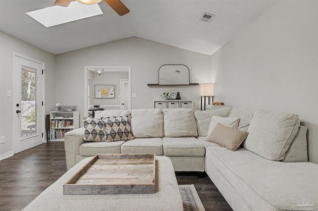 5121 Rowe Trl, Pace, FL 32571