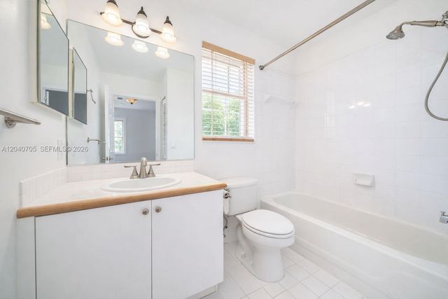 1125 Butternut Ln, Hollywood, FL 33019