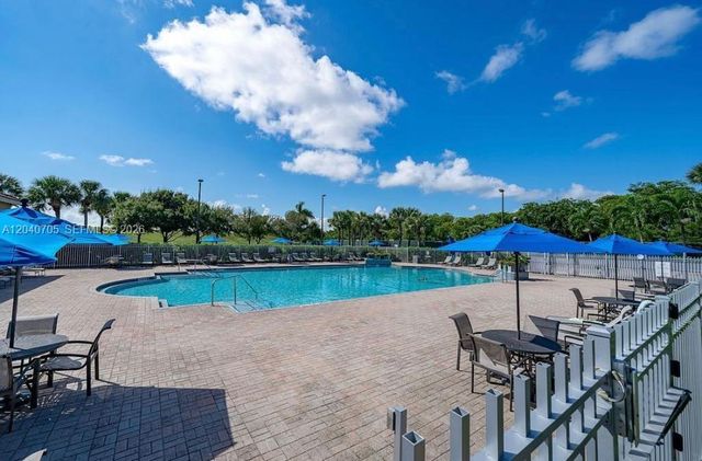 1125 Butternut Ln, Hollywood, FL 33019