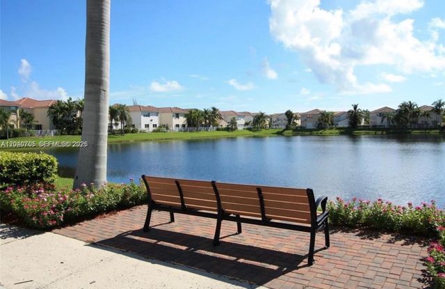 1125 Butternut Ln, Hollywood, FL 33019