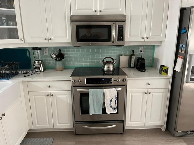 1125 Butternut Ln, Hollywood, FL 33019