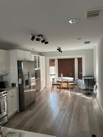 1125 Butternut Ln, Hollywood, FL 33019