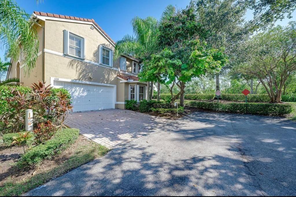 1125 Butternut Ln, Hollywood, FL 33019