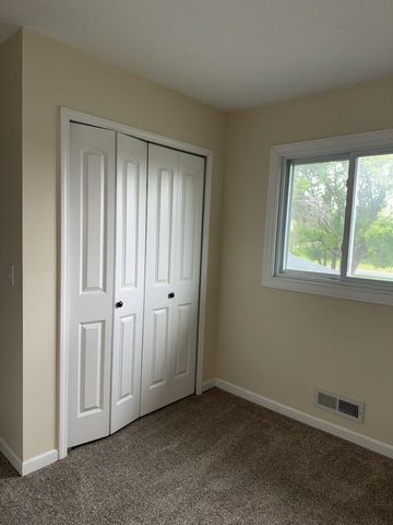 7831 89th Avenue N, Brooklyn Park, MN 55445