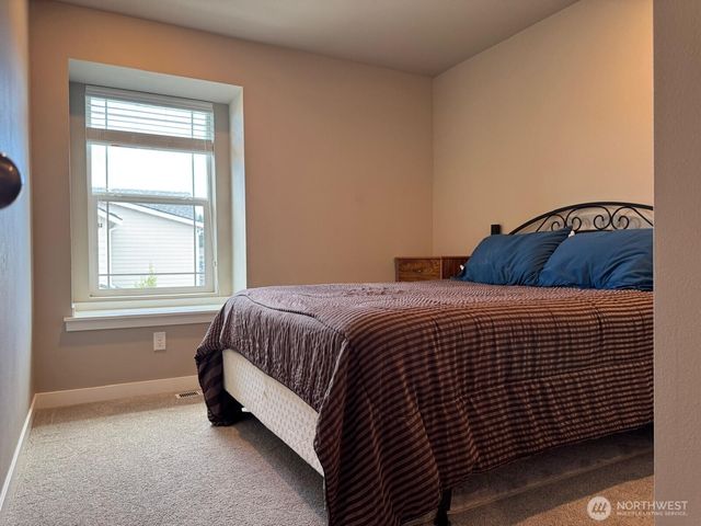 927 Vine Maple Street SE, Lacey, WA 98503