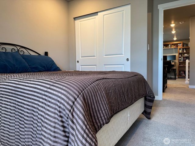 927 Vine Maple Street SE, Lacey, WA 98503