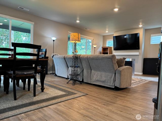 927 Vine Maple Street SE, Lacey, WA 98503