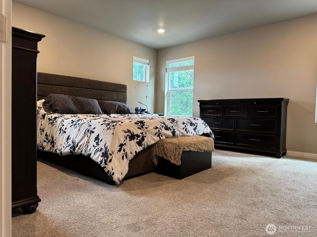 927 Vine Maple Street SE, Lacey, WA 98503