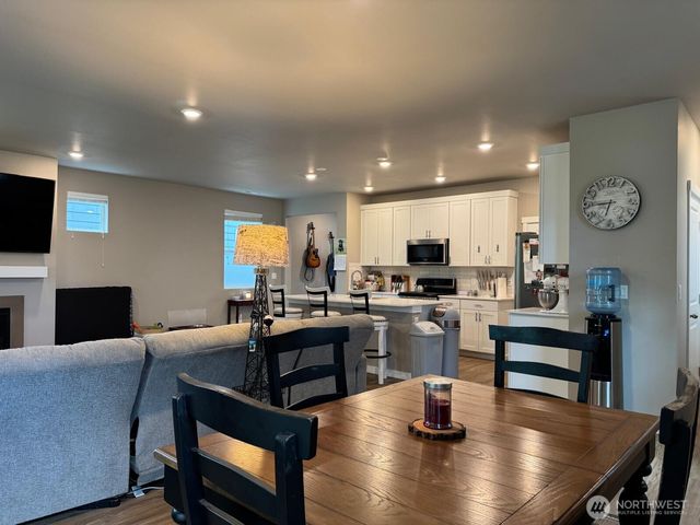 927 Vine Maple Street SE, Lacey, WA 98503