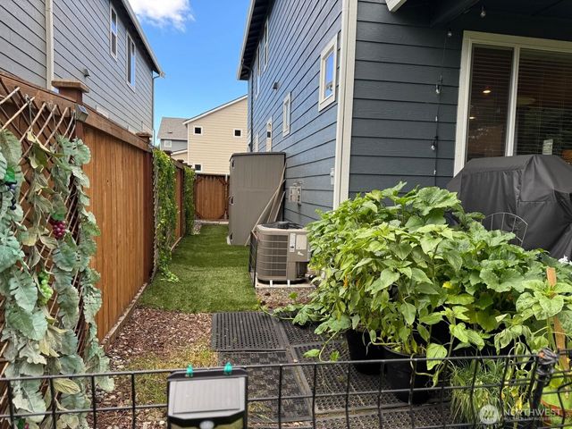 927 Vine Maple Street SE, Lacey, WA 98503