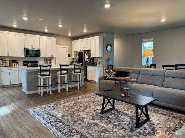 927 Vine Maple Street SE, Lacey, WA 98503