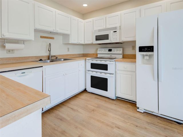 1036 BIRD BAY WAY 281, Venice, FL 34285