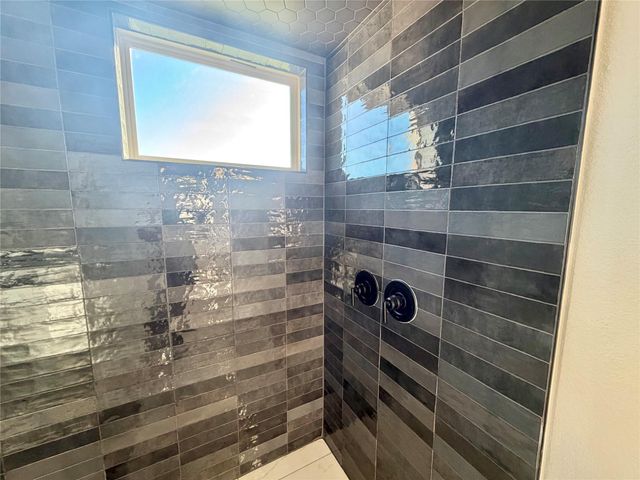 500 Bloomington LOOP, Hutto, TX 78634