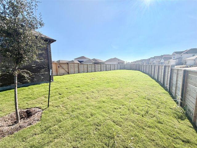 500 Bloomington LOOP, Hutto, TX 78634