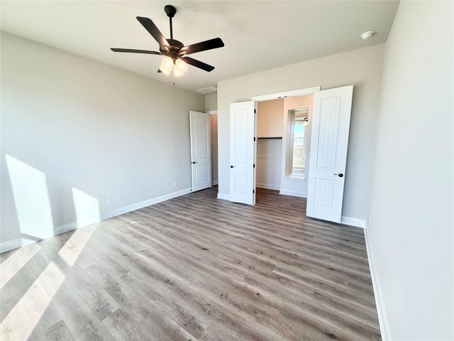 500 Bloomington LOOP, Hutto, TX 78634