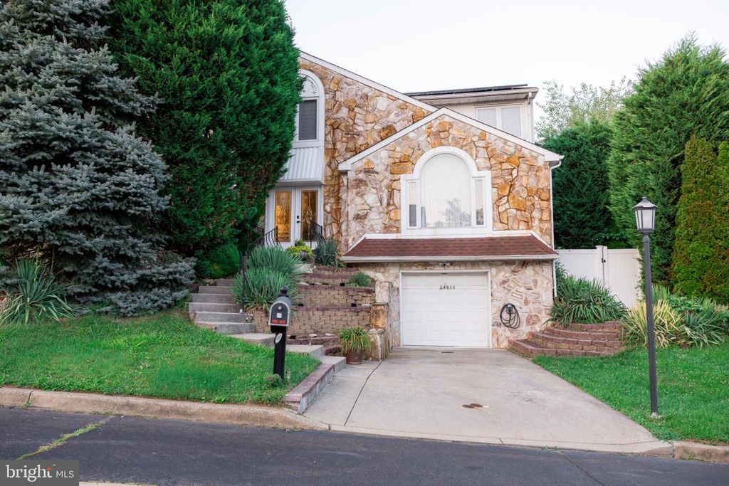 14011 REBECCA DR, Philadelphia, PA 19116