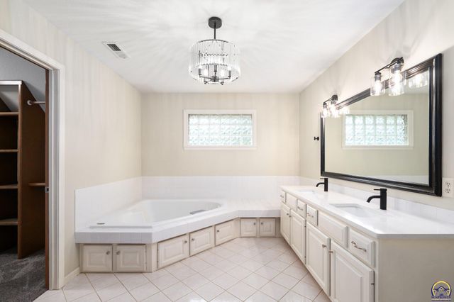 2101 Riviera DR, Lawrence, KS 66047