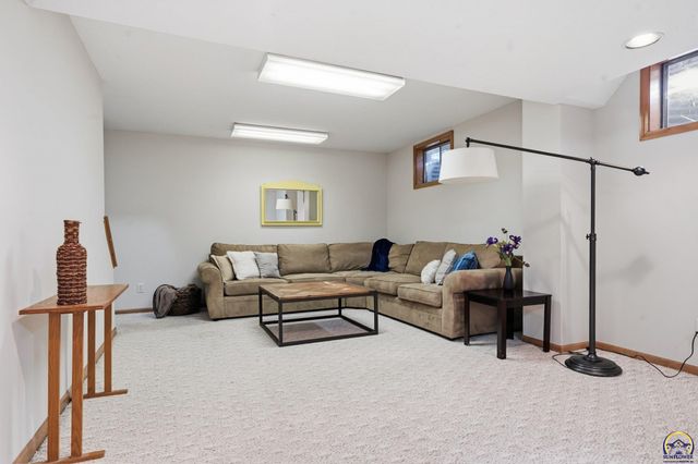 2101 Riviera DR, Lawrence, KS 66047