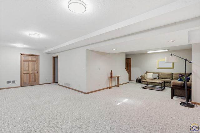 2101 Riviera DR, Lawrence, KS 66047