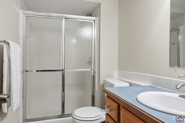 2101 Riviera DR, Lawrence, KS 66047