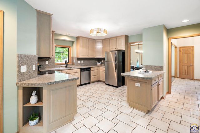 2101 Riviera DR, Lawrence, KS 66047