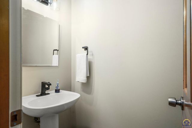 2101 Riviera DR, Lawrence, KS 66047