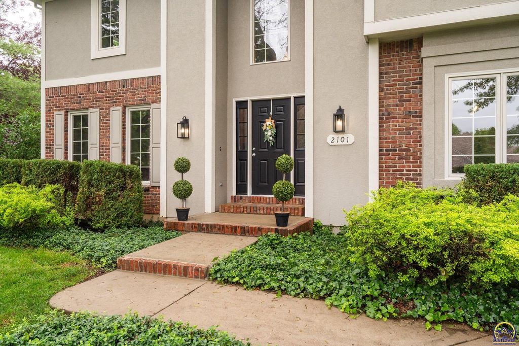 2101 Riviera DR, Lawrence, KS 66047