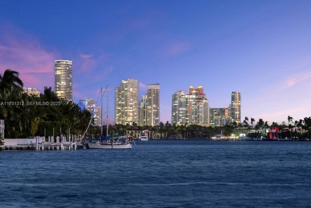 1386 S Venetian Way, Miami, FL 33139