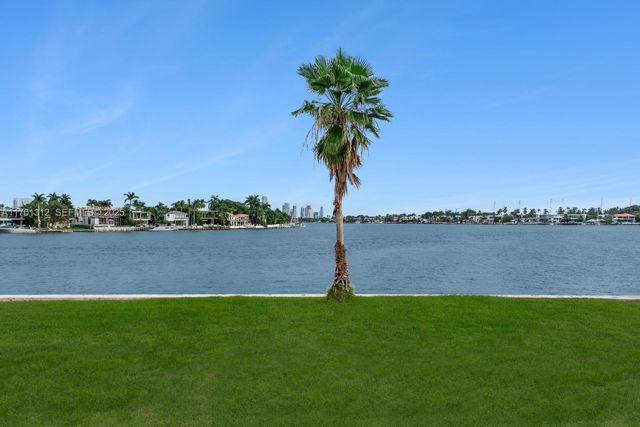 1386 S Venetian Way, Miami, FL 33139