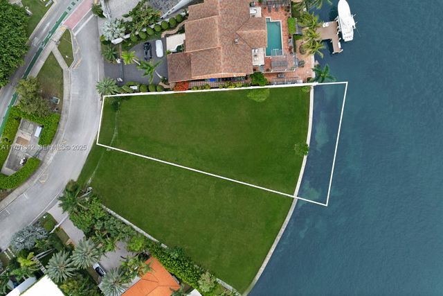 1386 S Venetian Way, Miami, FL 33139