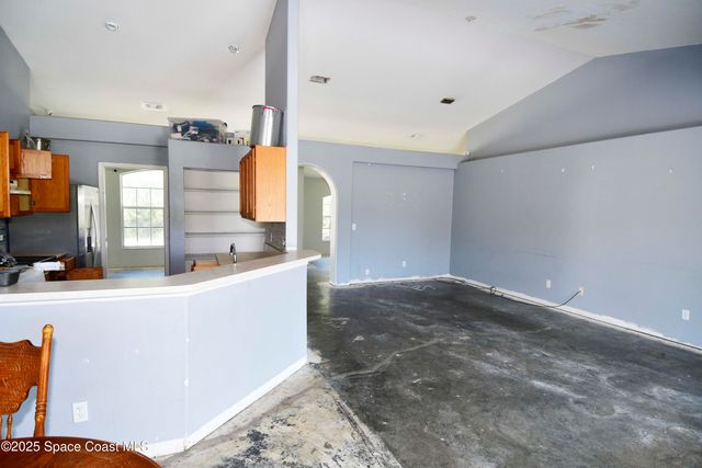 514 Hobart Avenue NW, Palm Bay, FL 32907