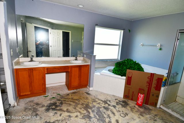 514 Hobart Avenue NW, Palm Bay, FL 32907