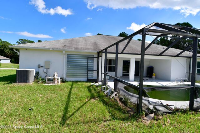 514 Hobart Avenue NW, Palm Bay, FL 32907