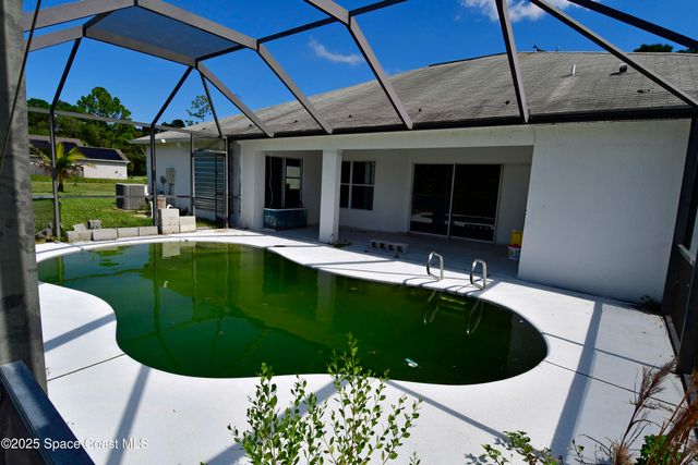 514 Hobart Avenue NW, Palm Bay, FL 32907