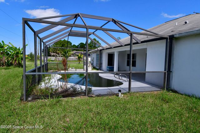 514 Hobart Avenue NW, Palm Bay, FL 32907