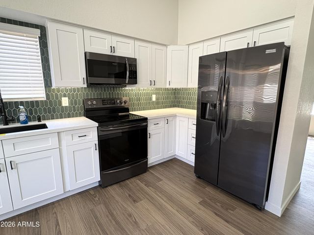 5725 N 68th Avenue, Glendale, AZ 85303