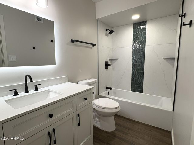 5725 N 68th Avenue, Glendale, AZ 85303