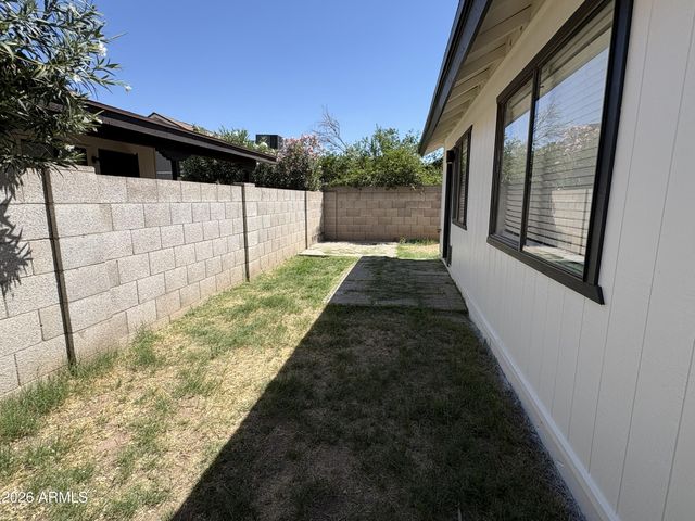 5725 N 68th Avenue, Glendale, AZ 85303
