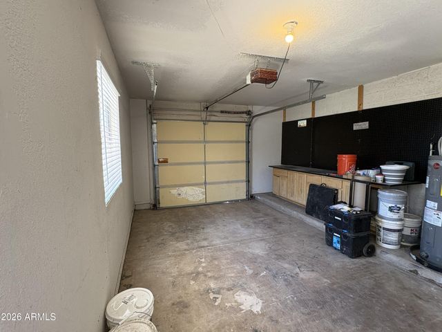 5725 N 68th Avenue, Glendale, AZ 85303