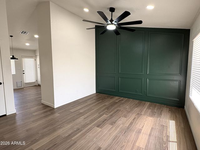 5725 N 68th Avenue, Glendale, AZ 85303