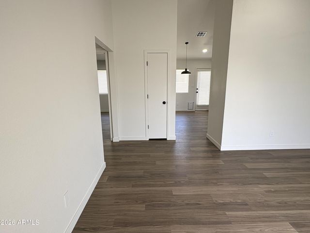 5725 N 68th Avenue, Glendale, AZ 85303