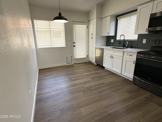 5725 N 68th Avenue, Glendale, AZ 85303