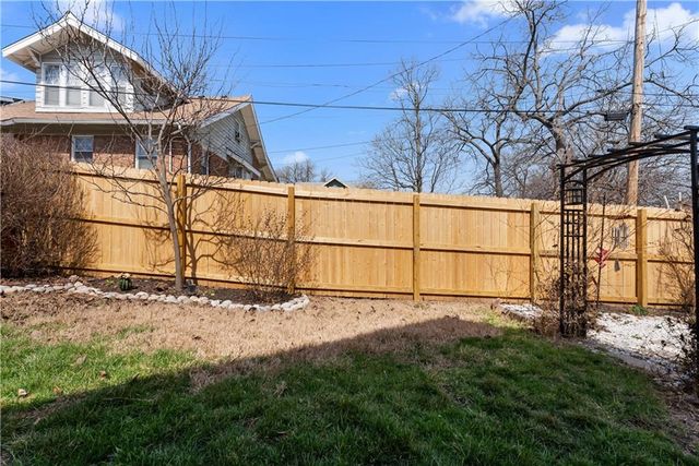 1320 E 29th Street, Kansas City, MO 64109