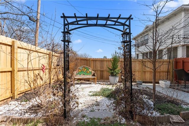 1320 E 29th Street, Kansas City, MO 64109