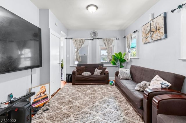 81 Schley St, Newark City, NJ 07112